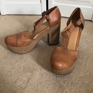 1970’s style platform T strap